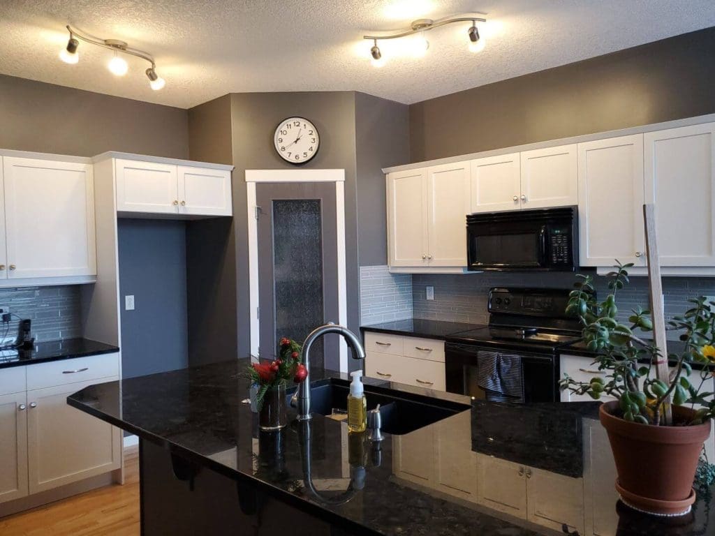 Modern painted kitchen in Cougar Ridge