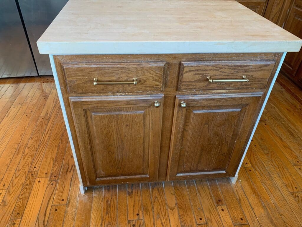 Two tone bright kitchen 9