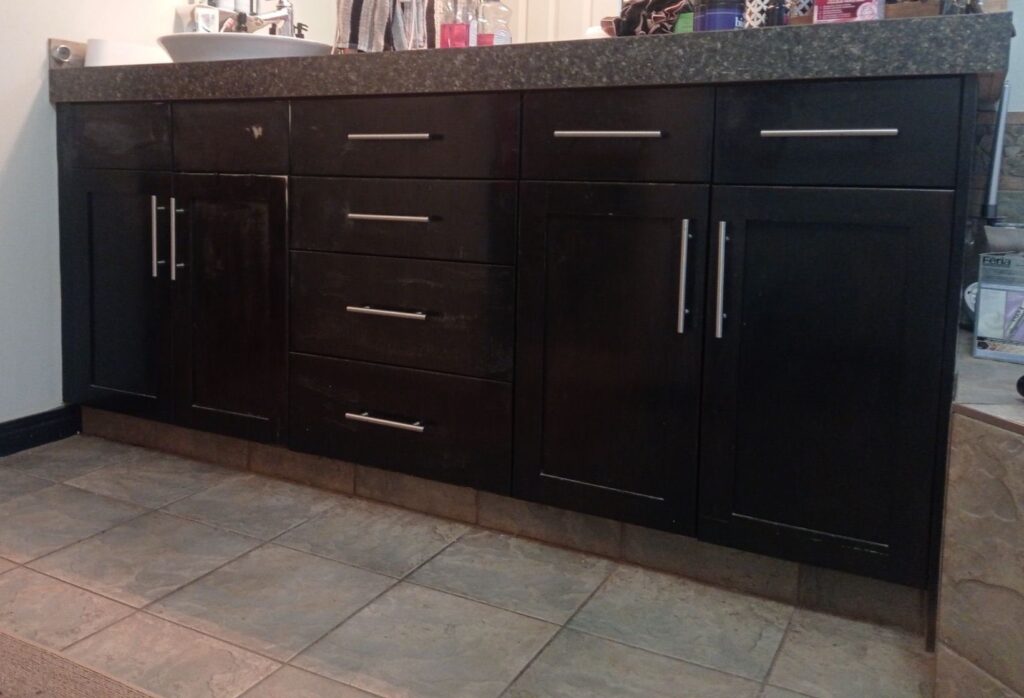 dark bathroom refresh 7