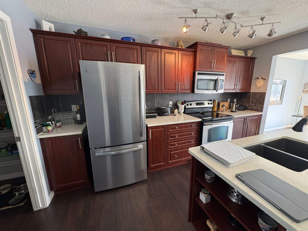 two-tone blue home 13